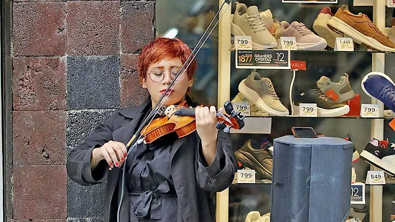 El sonido de la Calle 16 de Septiembre, un refugio para músicos callejeros [Fotorreportaje]